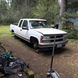 1998 Chevy Truck 4+4   Needs Head Gasket 