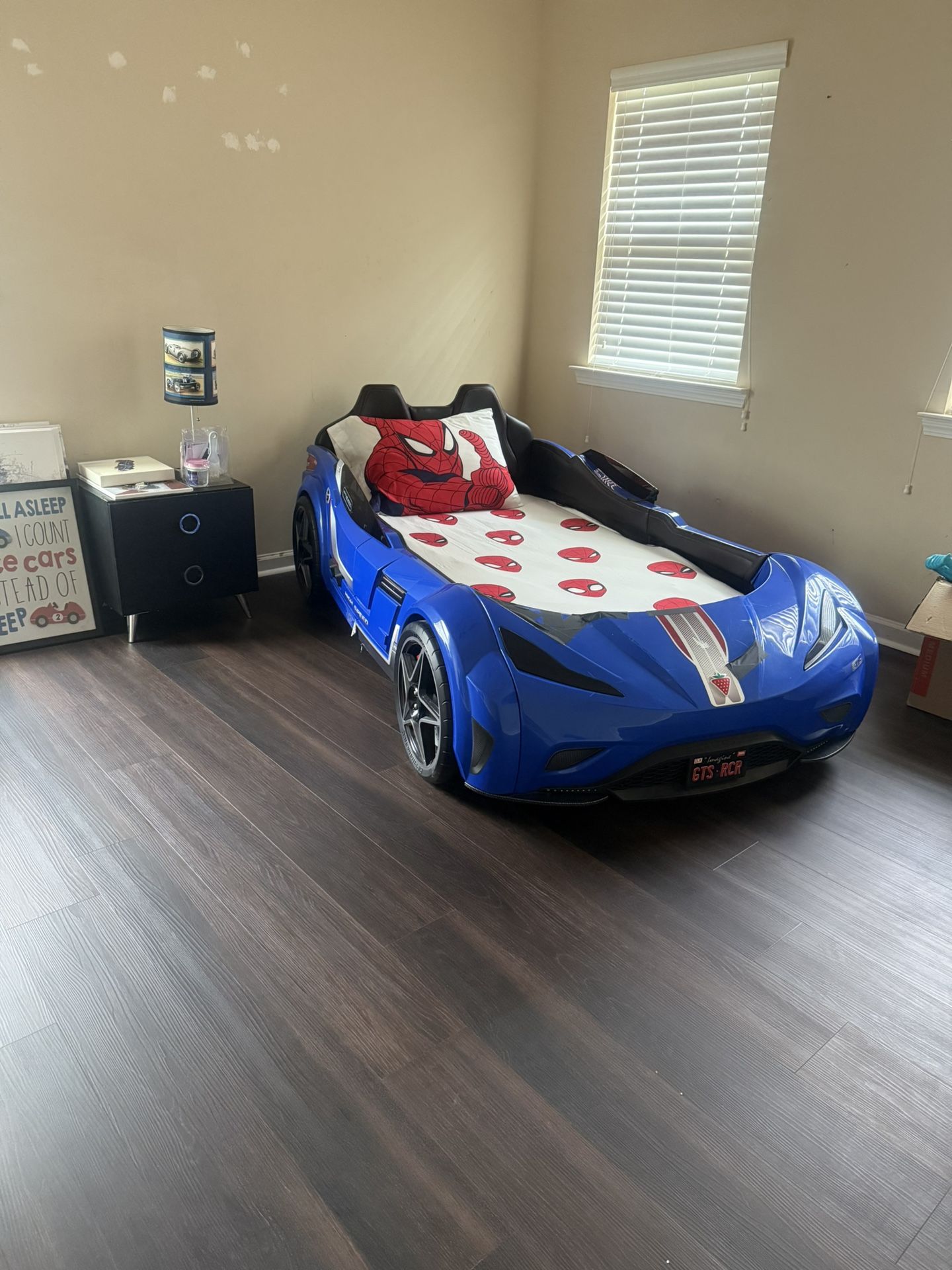 Car themed Twin Bed with mattress, artwork, lamp!