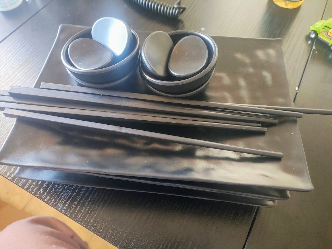 16 Piece Black Sushi Plates, Bowls And Chopsticks