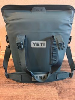 YETI Hopper M20 Backpack Soft Cooler in Charcoal