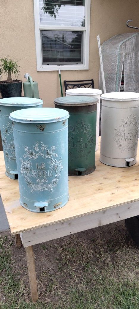 TRASH PAIL TOUCHLESS METAL SHABBY CHIC 4 AND 1/2 GALLON INDOOR/ OUTDOOR BRAND NEW NEVER USED STURDY METAL WITH FOOT PEDAL DISCOUNTS ON MULTIPLES