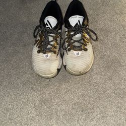 Basketball shoes men’s 9 1/2