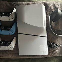 PS5 Disc With 3 Controllers(READ DESCRIPTION)