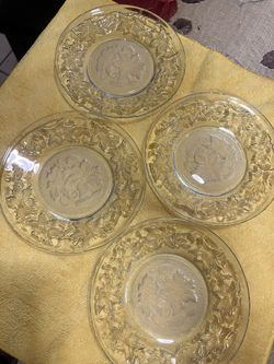 this are the matching plates of the coffee cups