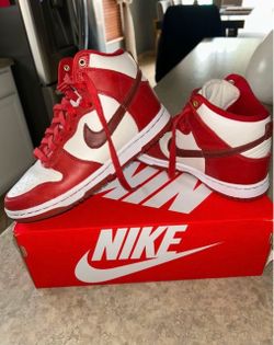 Woman’s Nike cinnabar size 6.5