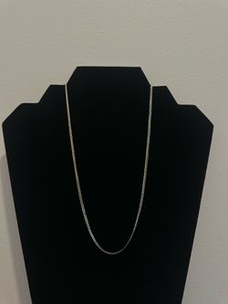 Gold chain, it is solid 10k. / Cadena de oro, es sólida de 10k.