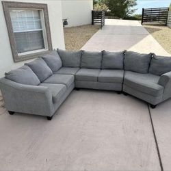 SECTIONAL COUCH 