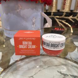 Sol de Janeiro  Bom Dia Bright™ Visibly Brightening and Smoothing Body Cream with Vitamin C❤️