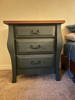 3-Drawer Dressers/ Nightstands (2) Solid Wood