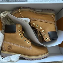Timberland Women’s 6 Inch Boot Size 6