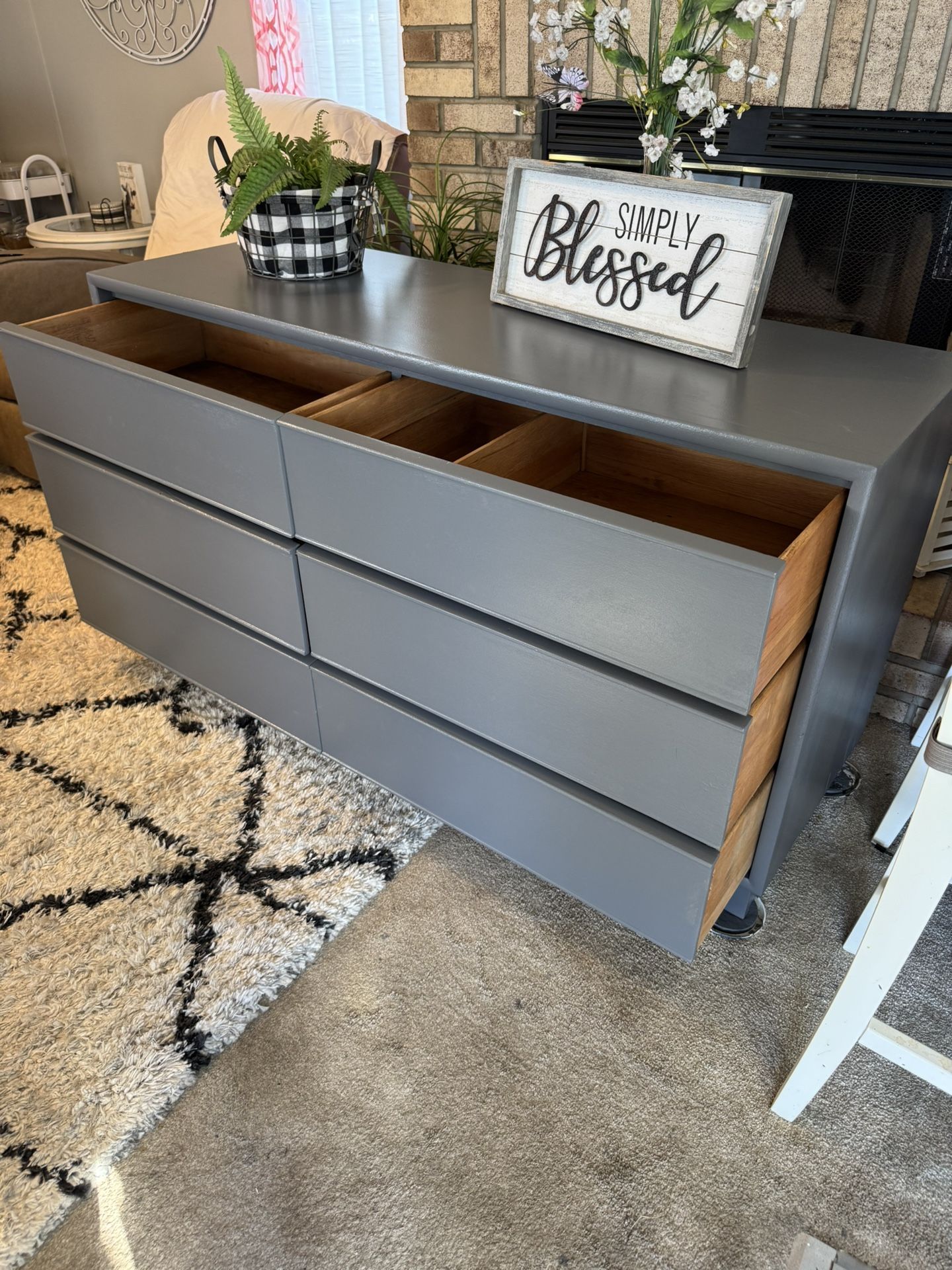 ✨✨GORGEOUS GRAY LONG SOLID WOOD 6 DRAWER DRESSER✨✨
