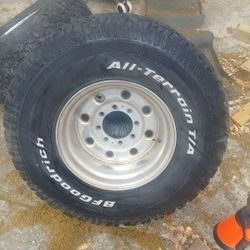 35x12.50 R16 8 Lug