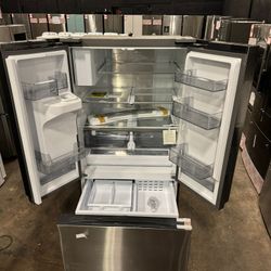 Family Hub Scratch & Dent Samsung Refrigerator. Delivery Available 