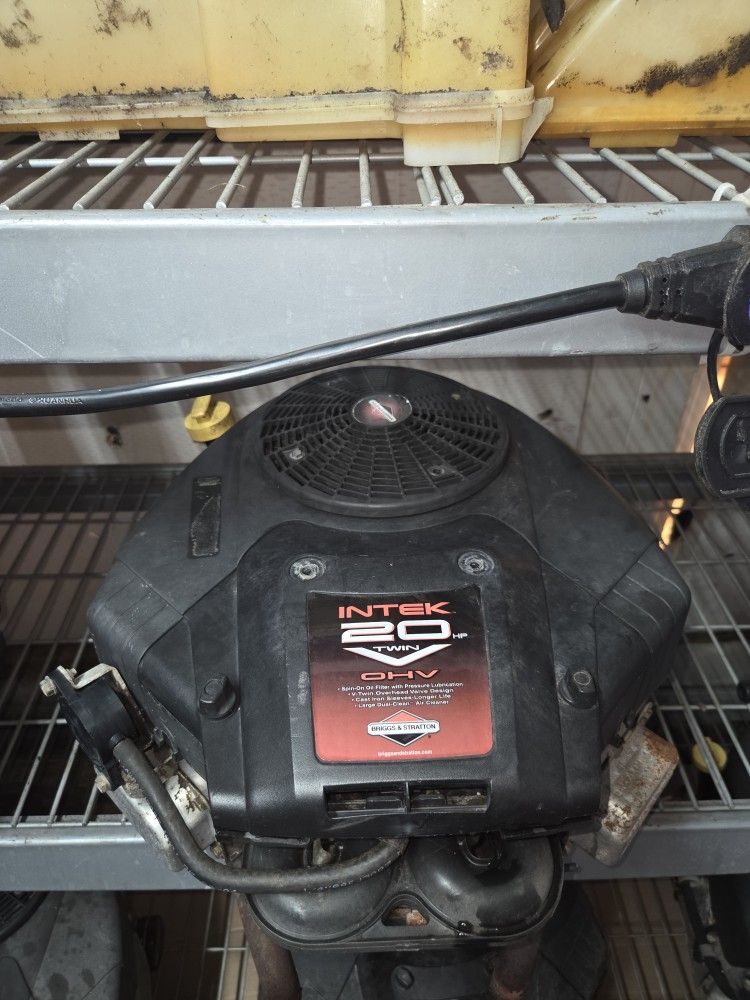 ((READ AD))((20hp Briggs VTWIN Engine)) Riding Mower