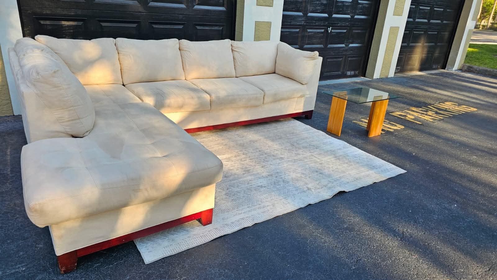 Stunning cream L shaped couch great for family
