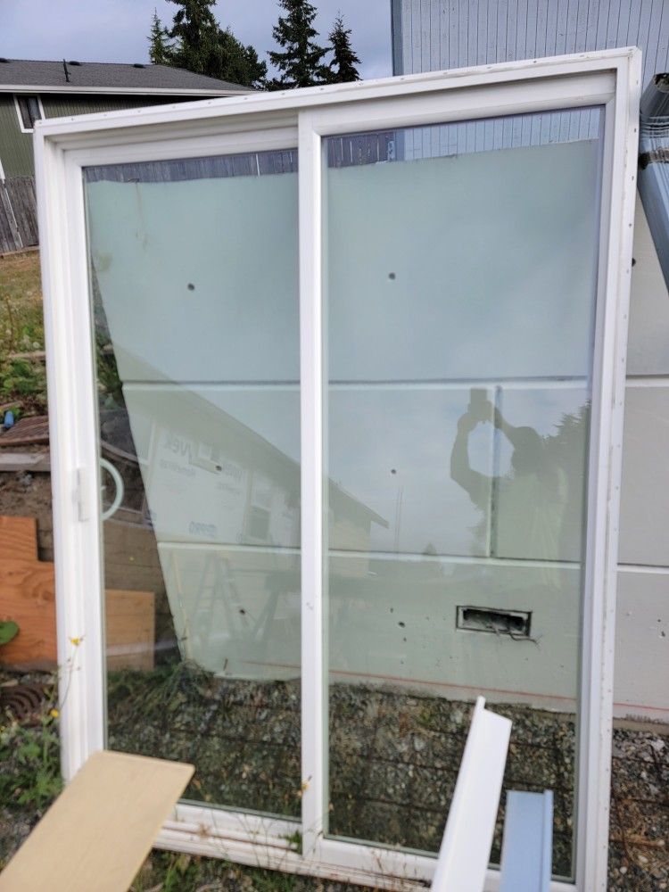 SLIDING DOOR