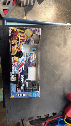Vintage 1997 Toy Biz 1:18 Scale Remote Control