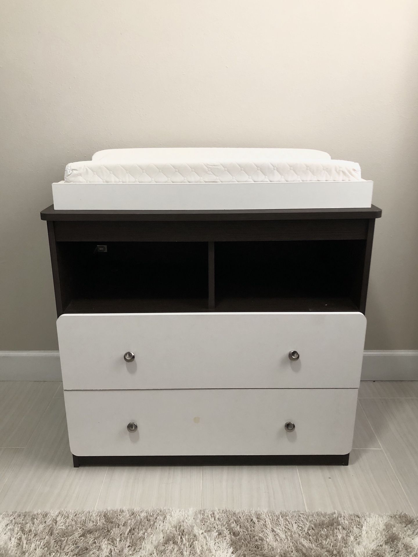 Dresser and changing table combo with changing pad Modern