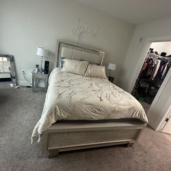 Elegant Queen Bedroom Set