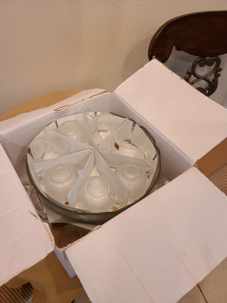 Punch bowl set