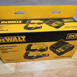 NEW DEWALT 20V MAX Lithium-Ion Battery 2-Pack and Charger, 5.0 Ah, Battery Starter Kit (DCB205-2c)