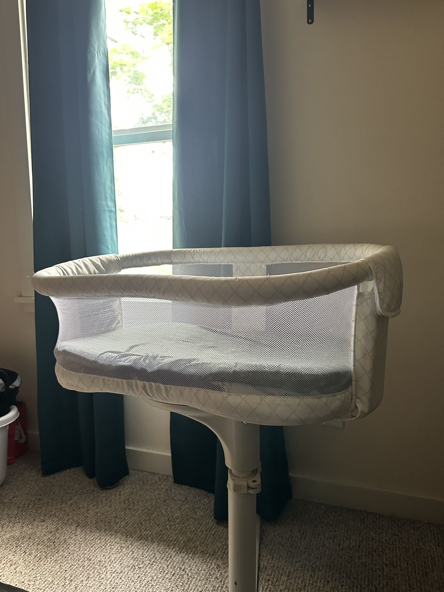 HALO BassiNest Swivel Sleeper Baby Bassinet Essentia Series