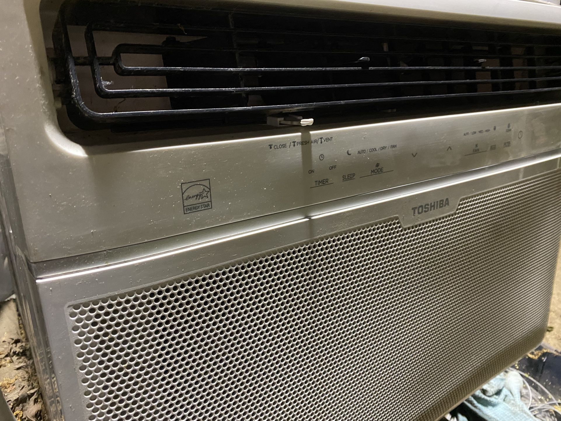Ac Unit Accommodates Up To 1000sq Feet