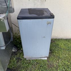 Magic Chef Mini Fridge