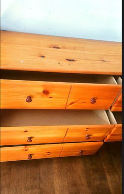 Pine wood dreser