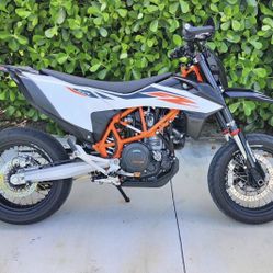 2019 KTM 690 SMCR
