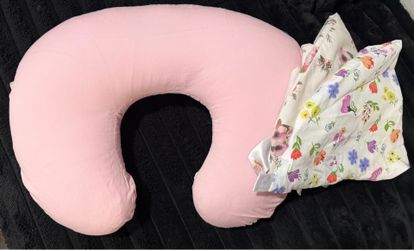 Boppy Nursing Pillow + 2 Extra Covers