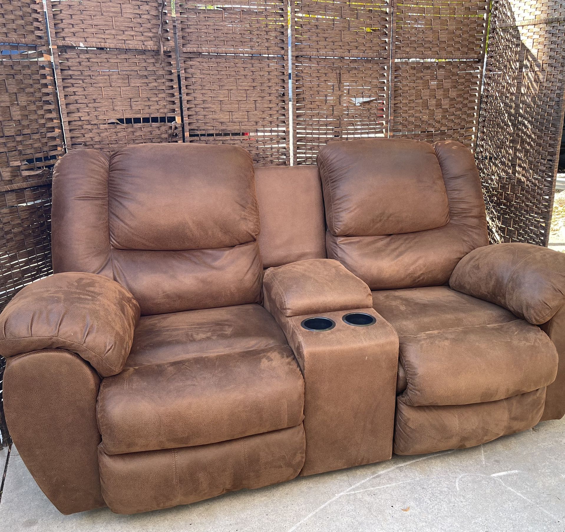 Double recliner couche Very clean, like new 