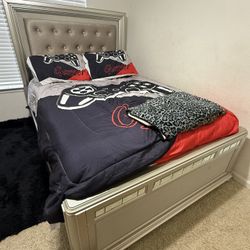 Silver Bedroom Furniture Set - Bed and Dresser, Wood, Gloss Finish, Modern Style