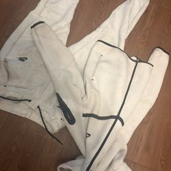 White nike tech suit (Hoodie and pants)