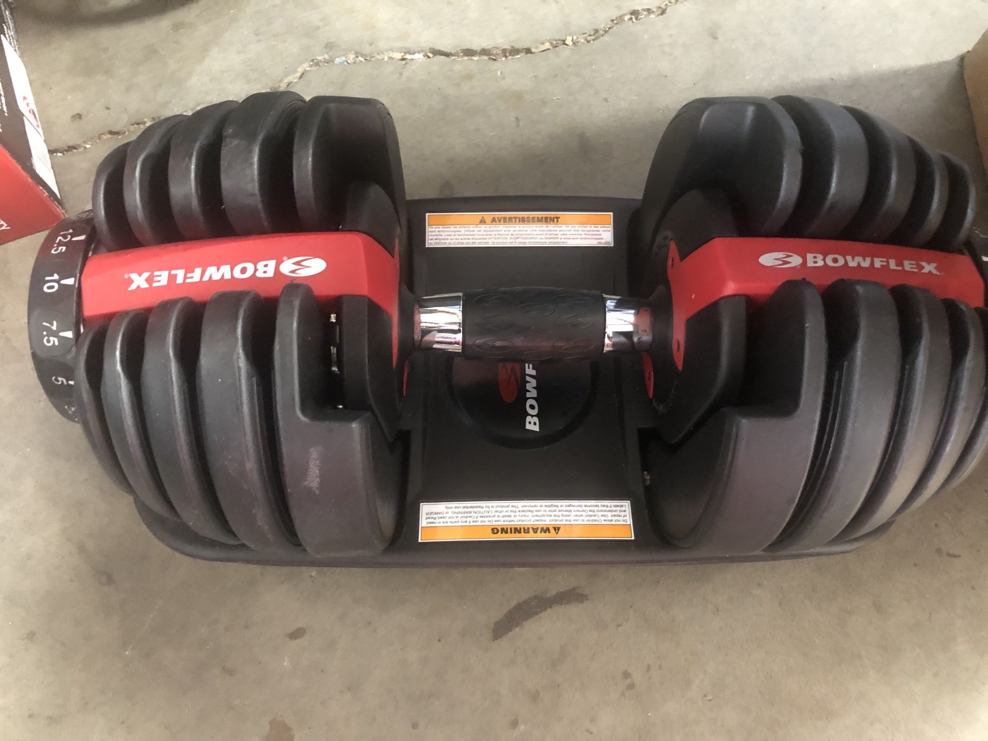 Bowflex SelectTech 552 Adjustable Dumbbell with Free SelectTech App & Space Saving (single)