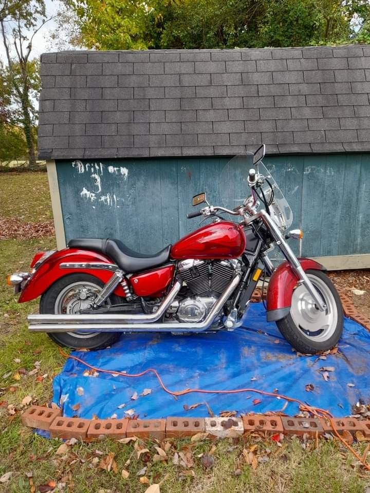 2003 Honda vt1100c2 shadow sabre Shadow sabre