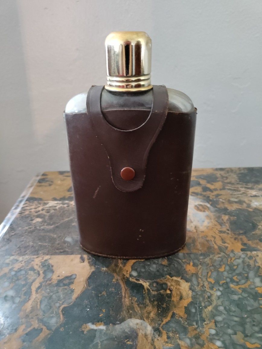 VINTAGE ELYTE TOP GRAIN GENUINE COWHIDE LEATHER FLASK HOLDER W/ BOTTLE