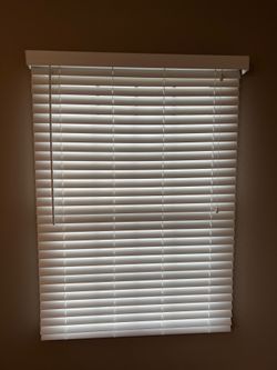 2 in White Horizontal Window Blinds