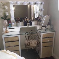 Hollywood Style Mirror