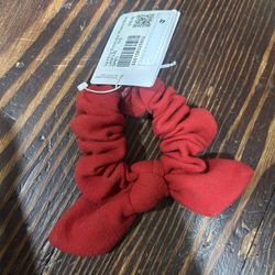 Lululemon Uplifting Scrunchie Fleece Bow Red SPED hd