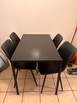 Glass table/ 4 chairs