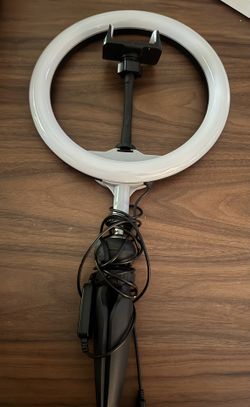 Tripod With Ring Light 