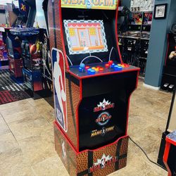 Arcade With Over 15,000 Games