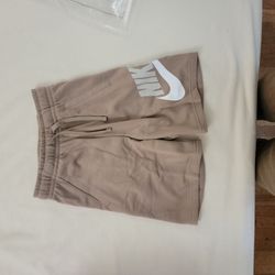 NIKE Sportswear Club Fleece Brushed-Back Graphic Boys Shorts Size M