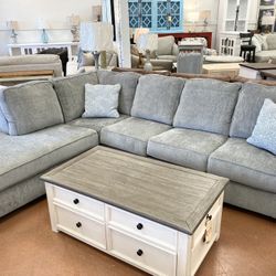 New Ashley Sectional 🔥🔥 IN STOCK 