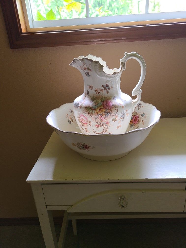 WASH BASIN AND PITCHER