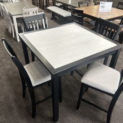 Black And White Table Set 