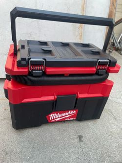 Milwaukee M18 FUEL PACKOUT 18-Volt Lithium-Ion Cordless 2.5 Gal. Wet/Dry Vacuum (Vacuum-Only)