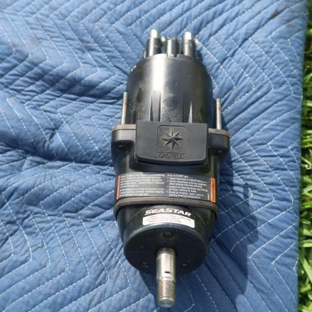 Used Seastar HH6544-3 Classic Tilt 1.4 Hydraulic Marine Helm Pump