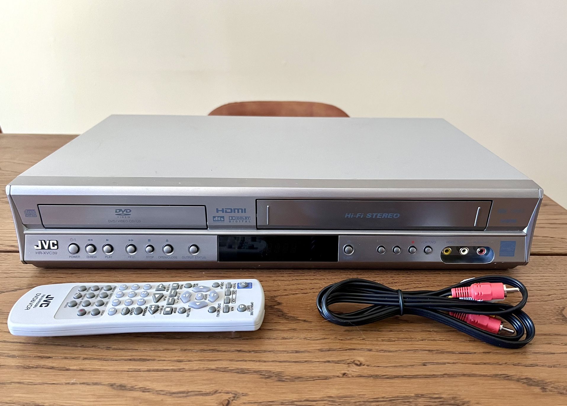 JVC HR-XVC39 VCR / DVD Combo VHS Player HDMI w Remote - Tested & Working